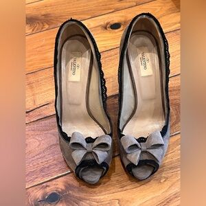 Valentino  Peep-Toe Heels with Bow and black lace detail